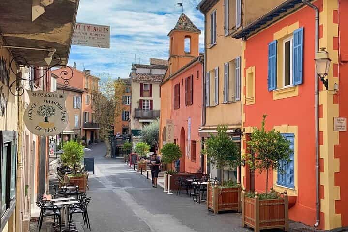 Local art and crafts in the Provence Countryside Villages Private Tour