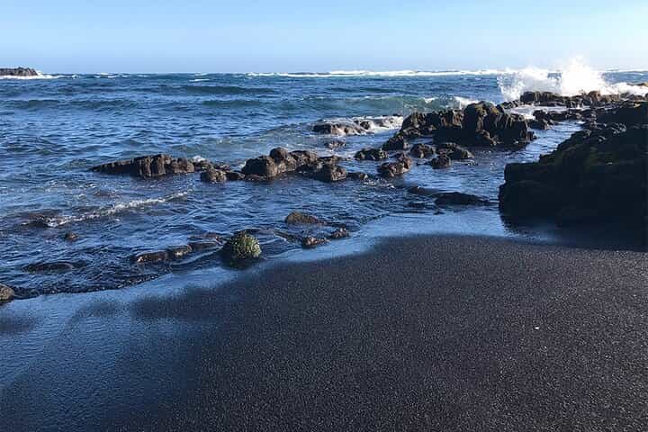Private Big Island Kona Volcanoes and Waterfalls Tour