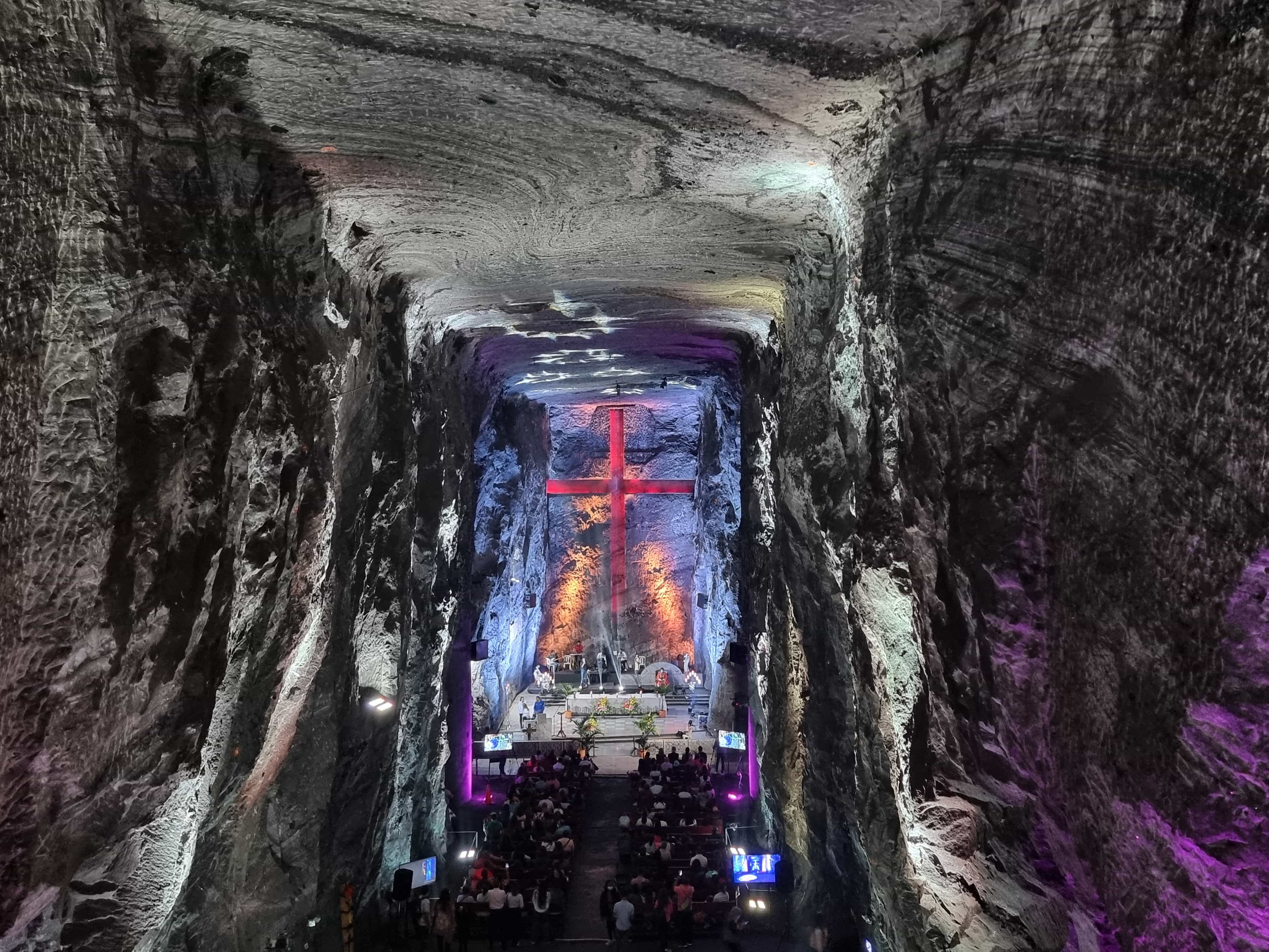 Tour a la Catedral de Sal de Zipaquirá desde Bogotá con Almuerzo y Guia