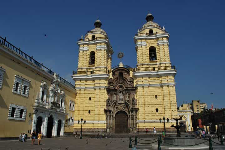 Churches, Old Houses and Balconies of Lima Private Half Day Tour