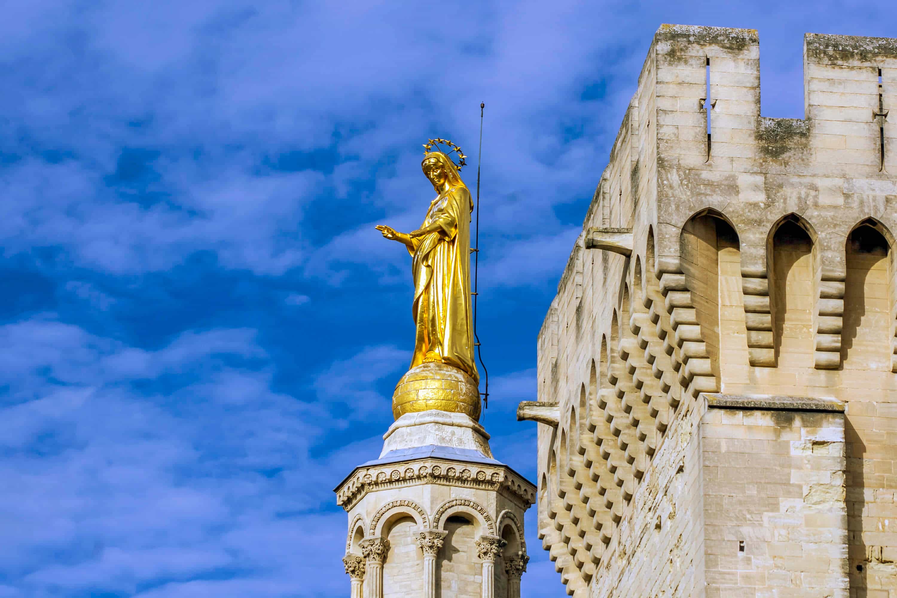 Avignon Walking Tour with an Audio Guide on Your Smartphone