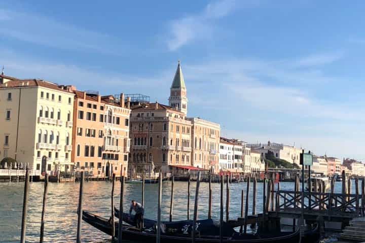 walking tour from Rialto to San Marco between history, traditions and art