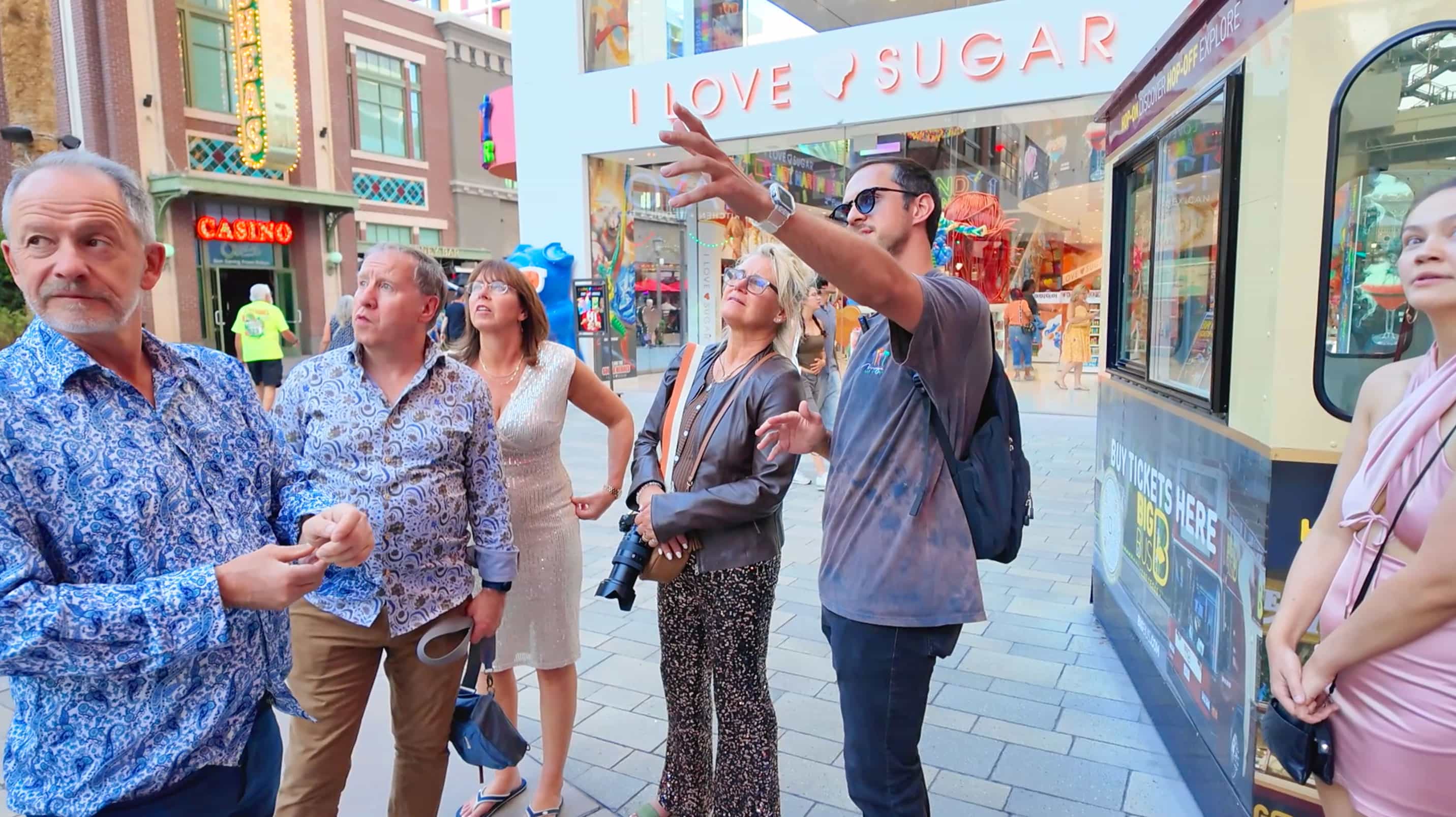 Small Group Vegas Strip Walking Tour with Free Drink