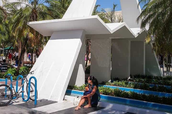 Miami Beach: Transcending Mall
