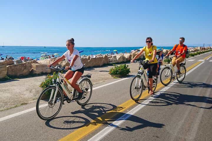 Pisa: Self-Guided Bike Tour to the Sea