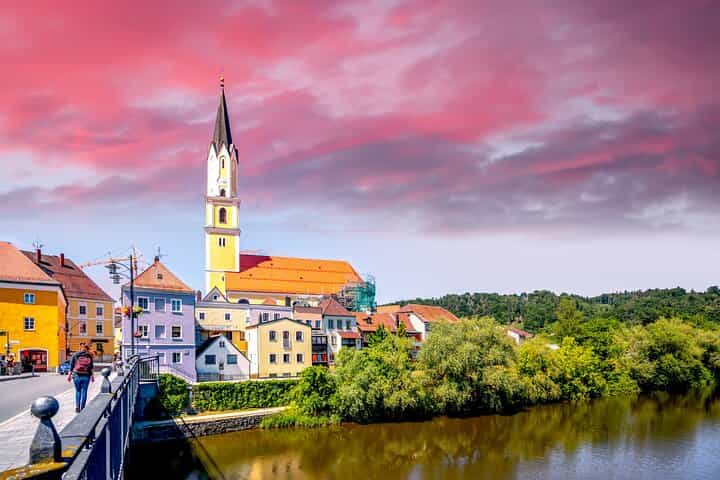 Private transfer from Munich to Vilshofen, 2 hours in Dachau
