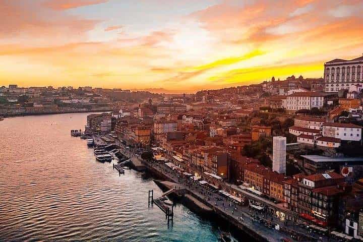 Private Day Trip to Porto with multiple stops on the way - leaving from Lisbon