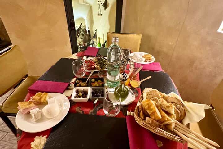 ROME FABULLUS FOOD TASTING WITH 2 WINES PAIRING