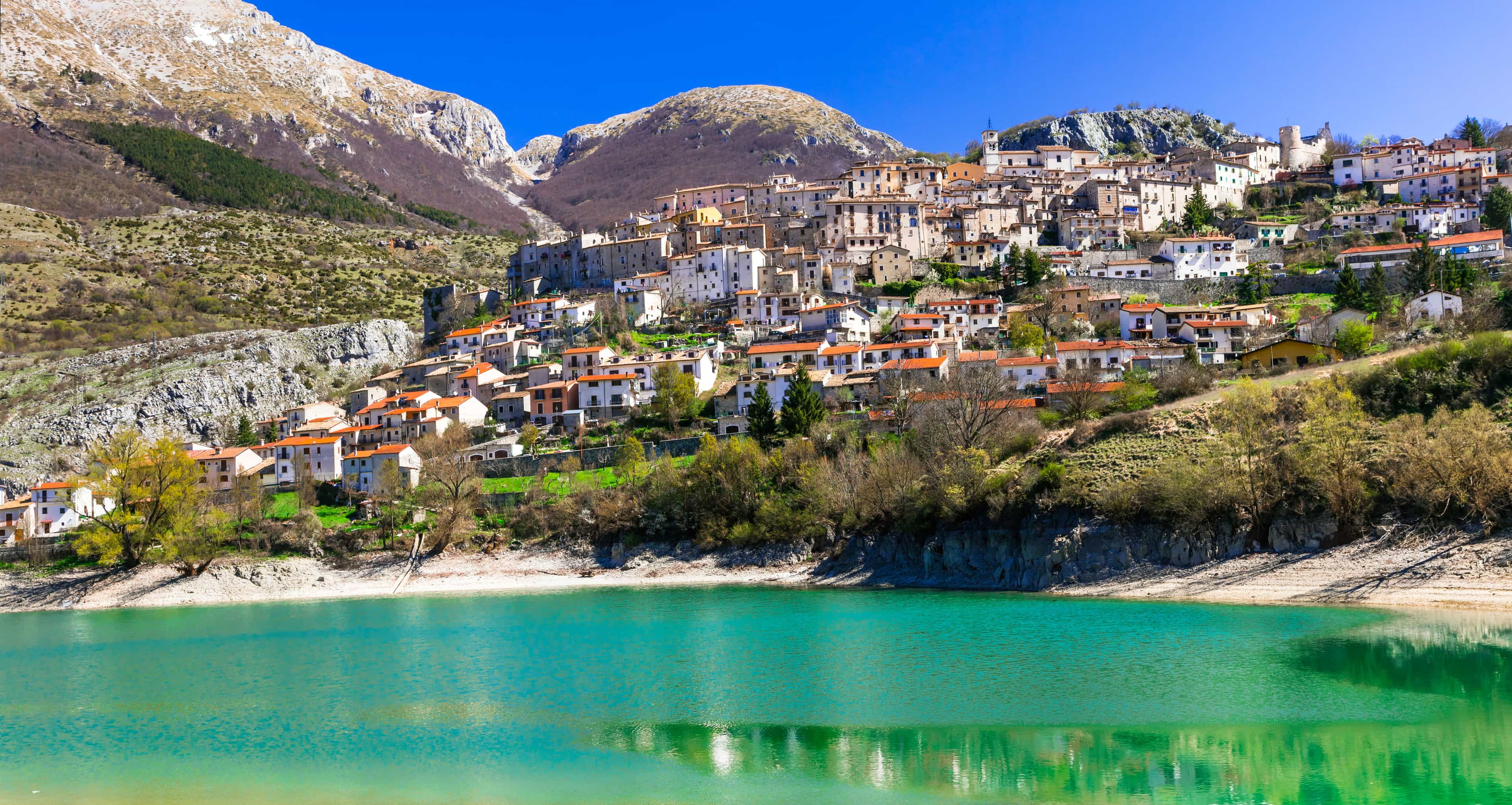 (3-days) Authentic Abruzzo Trekking: Lakes, Forests, and Medieval Villages