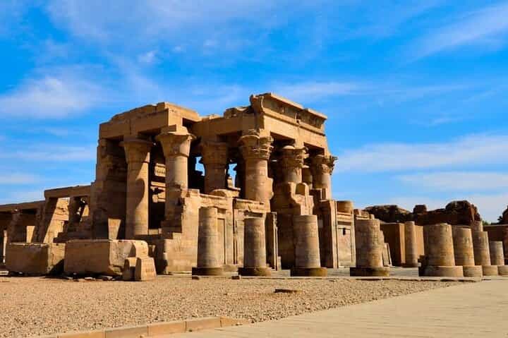 From Luxor: Private Day Trip to Edfu and Kom Ombo