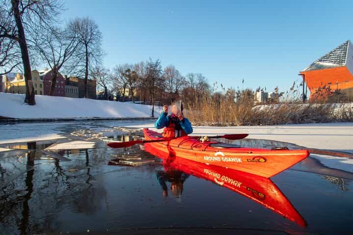 Guided Winter Kayak Tour in Gdańsk & Hot Chocolate Treat