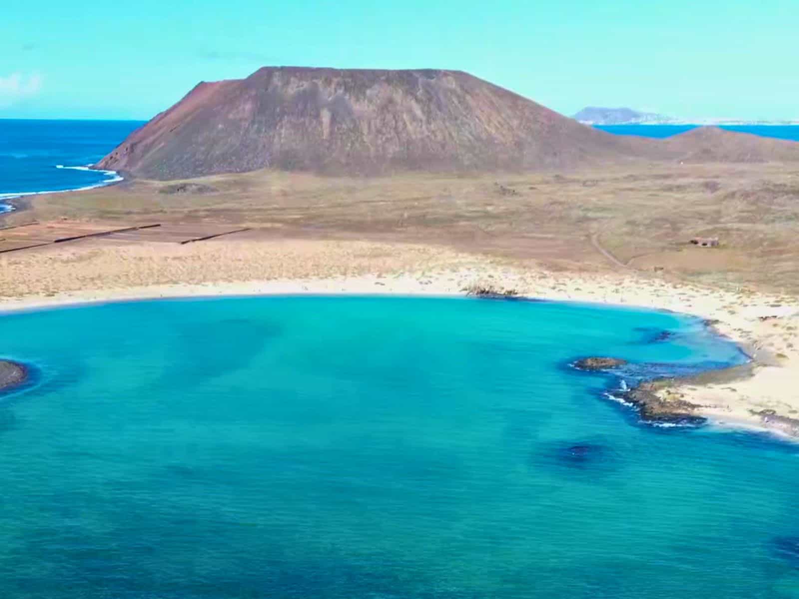 Lobos Gourmet Experience: Luxury Private Yacht Tour with Gourmet Barbecue to Lobos Island from Lanzarote