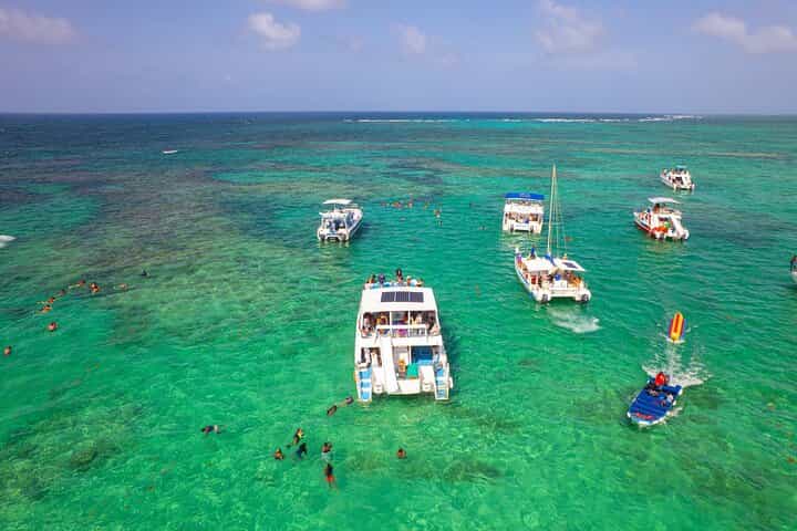 Private Boat Snorkeling and Swim with Shark and Stingray