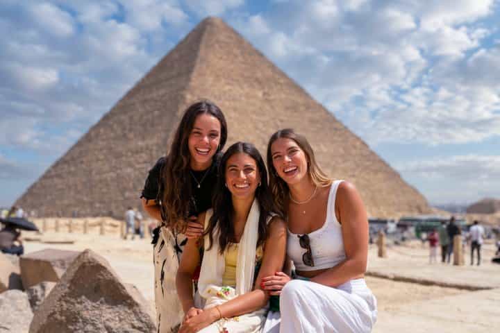 2 Day Cairo VIP Tour Pyramids, Museum,‪ Khan Al-Khalili‬ Bazaar 