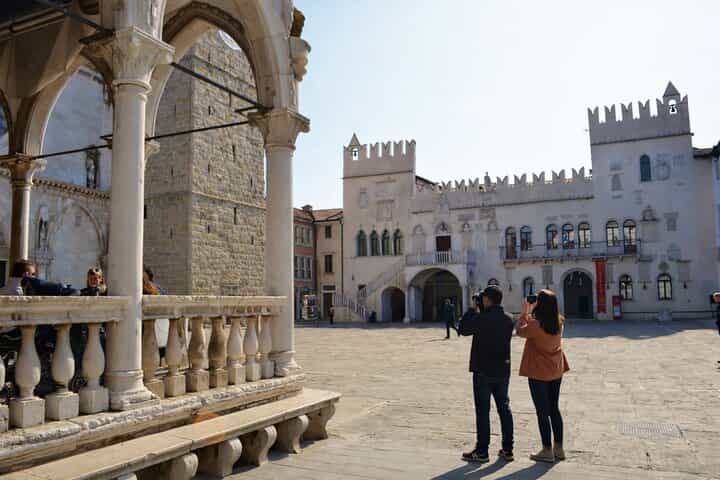 2 Hours Shared Taste Tour in Koper.