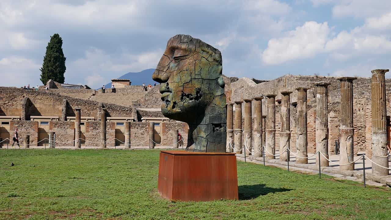 Pompeii Ruins, wine tasting and lunch at the bottom of the Vesuvius