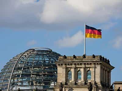Berlin: Reichstag & Holocaust Memorial Walking Tour 