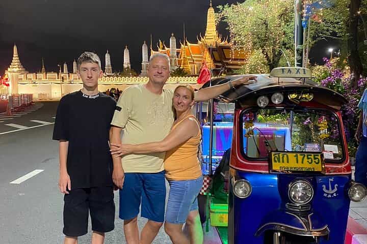 Bangkok Night Tour: Food, Temple & Tuk Tuk