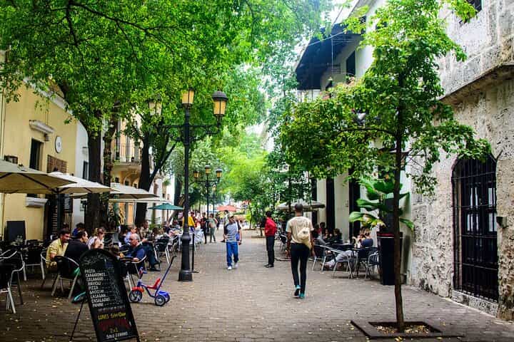 Iconic Highlights and historical Tour in Santo Domingo