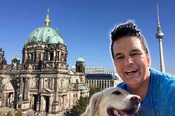 Private Sightseeing Taxi Tour through Berlin City East – History and Architecture about 2-3 h