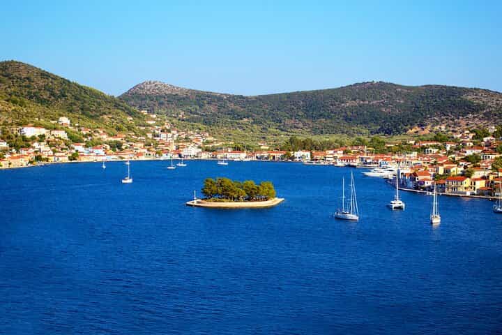 From Sami: Ithaca Daily Cruise with Swim Stop and Snacks