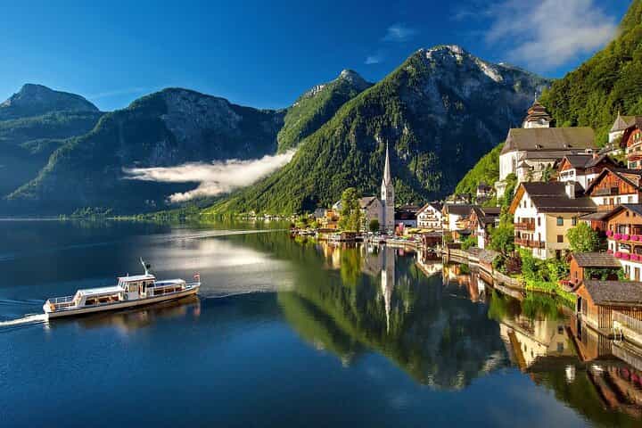 Private Day Trip from Vienna to Hallstatt, Wolfgangsee & Salzburg
