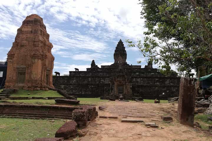 Rolous Group Temples plus lunch with Sunset Tour