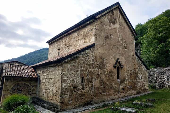 Discover Nokalakevi: History, Nature & Wine