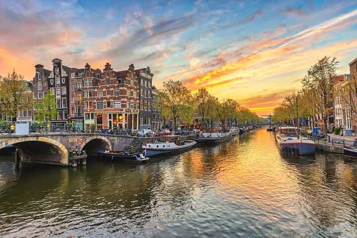 Bruges to Rotterdam: Private Transfer with 24-Hour Hotel Pickup
