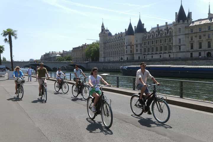Guided Tour of Paris by Bike