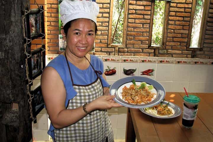Baan Hongnual: Authentic Thai Cooking & Market Experience