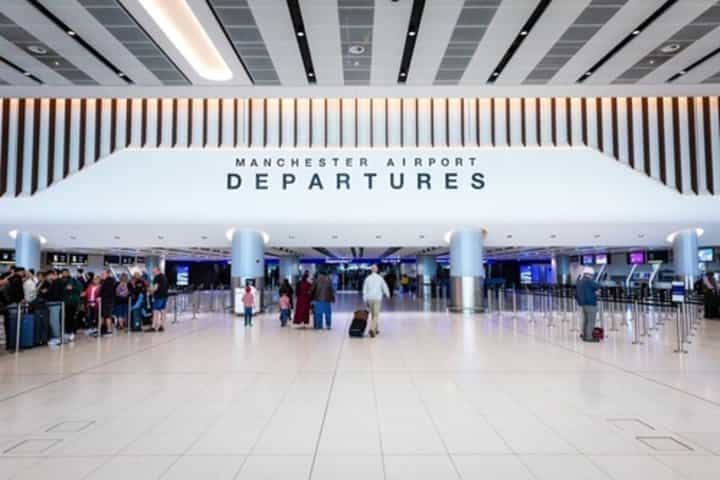 Oxford to Manchester Airport Private Transfer