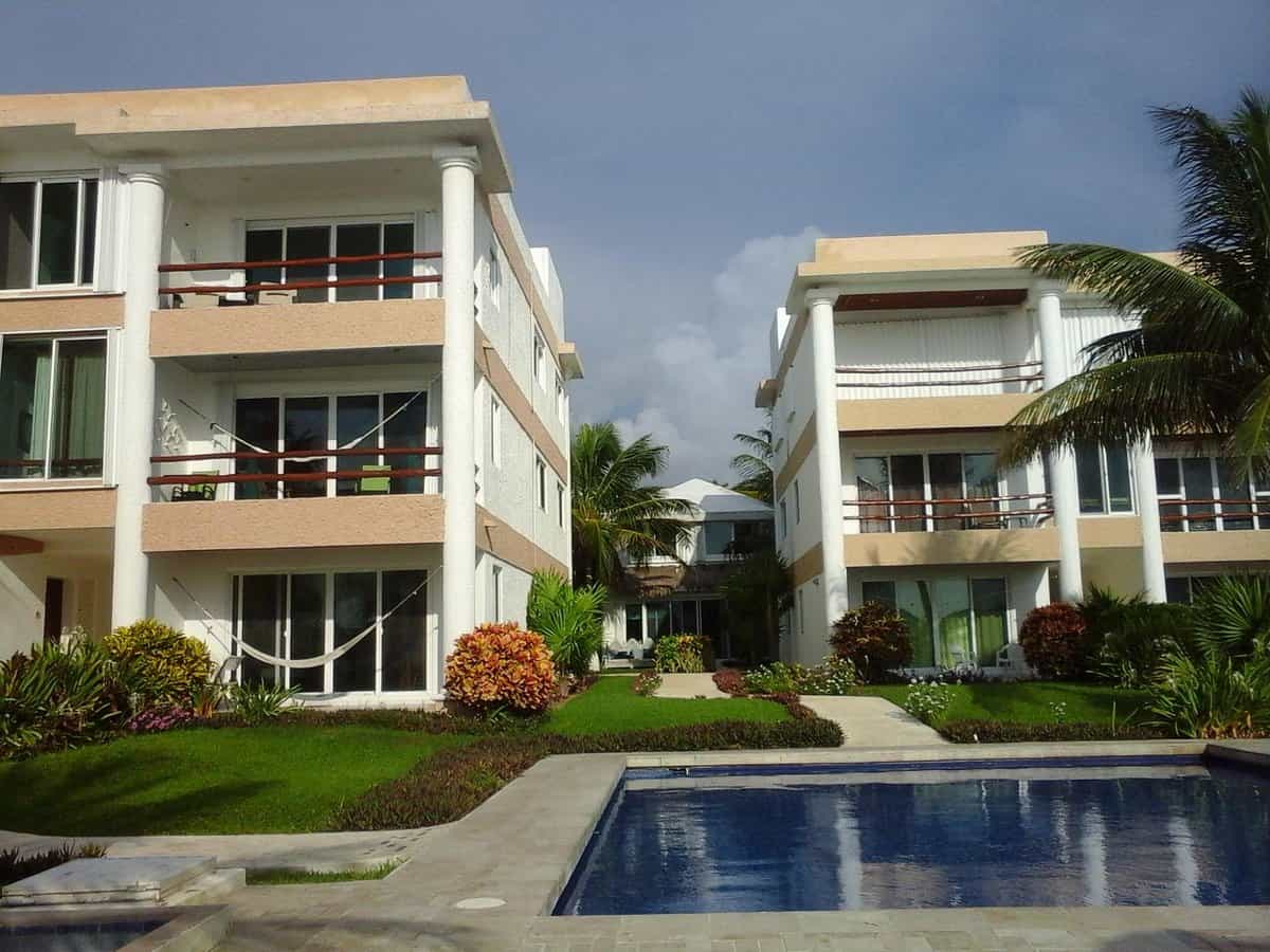 Private Shuttle from La Casita Blanca Puerto Morelos to Cancun Airport