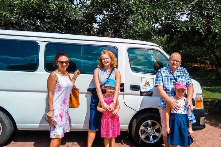Transfer between Colombo Airport (CMB) and Jetwing Sea, Negombo