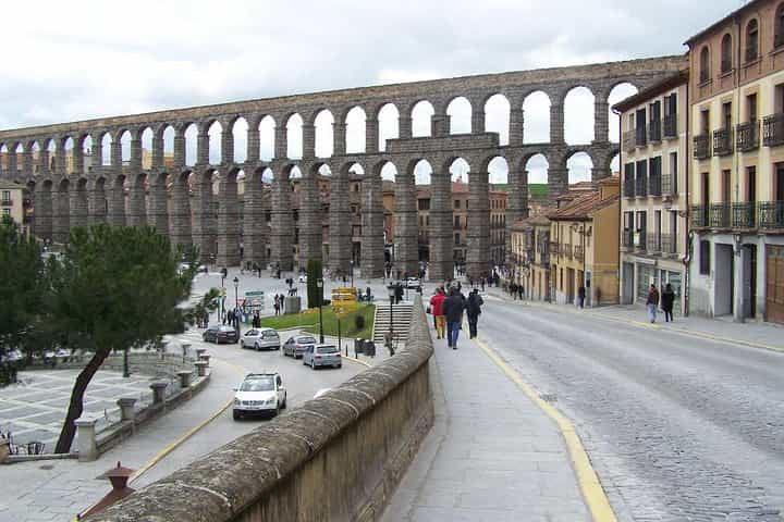Segovia Explorer Tour: Medieval Streets & Romanesque Heritage