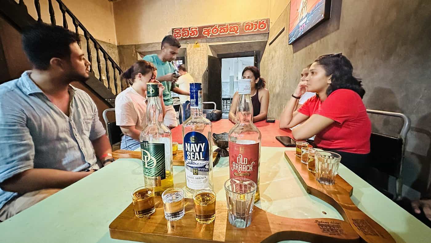 Galle: Fort Nightlife Tour with Arrack Tasting & Snacks