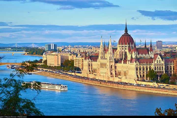 Private Budapest Sightseeing Tour: Royal Castle, Heroes Square, Chain Bridge