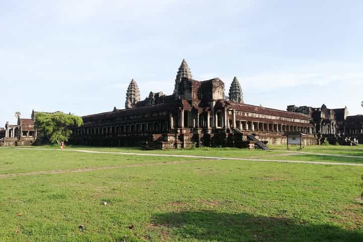 Shared Tour to Angkor Wat-Bayon-Ta Prohm Temples from Siem Reap