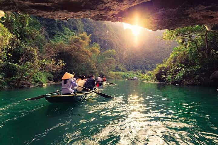 Bai Dinh Pagoda Trang An Mua Cave Group Tour from Hanoi