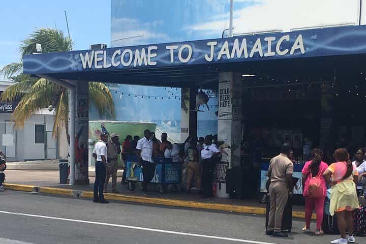 Private Airport Transfer to Hotels and Airbnb in Montego Bay 