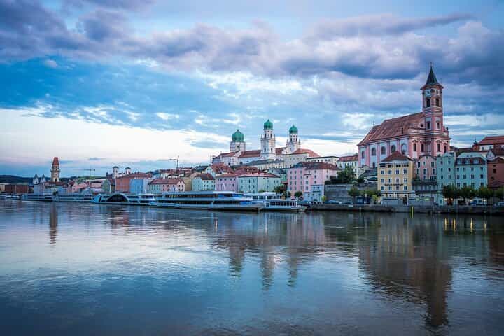 Private Door-to-Door Transfer from Munich to Passau, Local Driver
