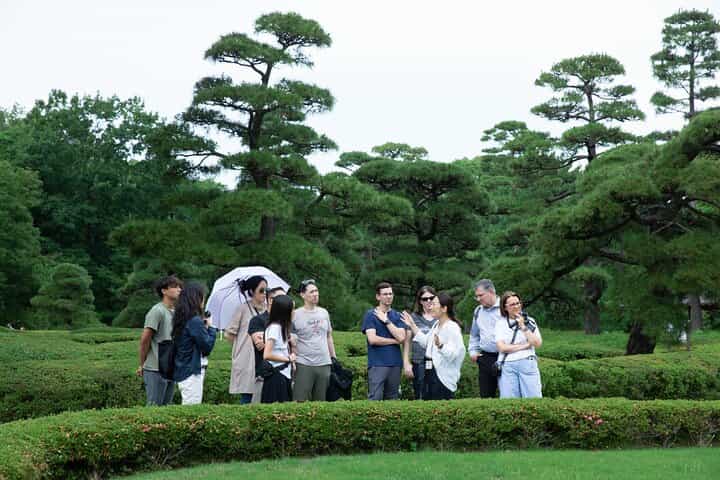 Imperial Palace East Garden and Edo Castle Walking Tour in Tokyo