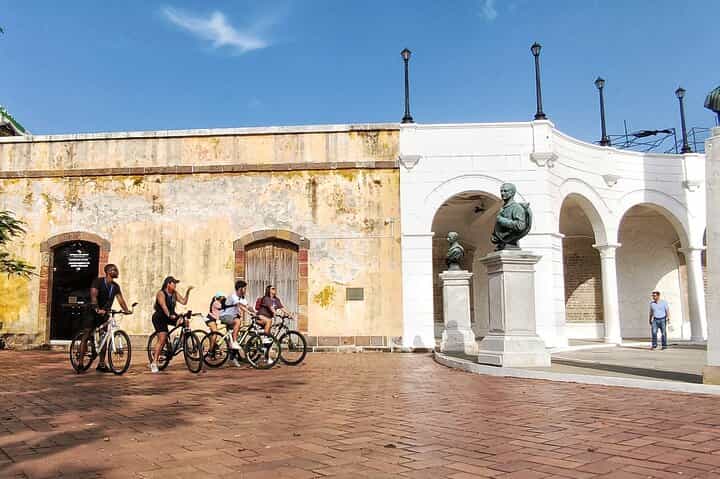 Panama City Bike Tour + Local Markets By Paradox Experience