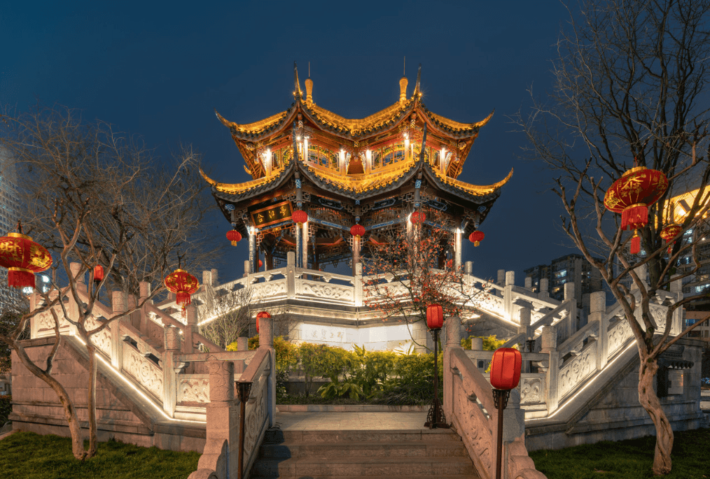 Chengdu Evening Walking Tour + Night Tour of the Jinjiang River
