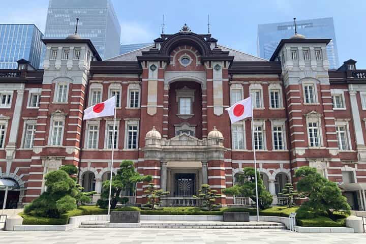 Tokyo Station Historical Walking Tour with Food and Anime