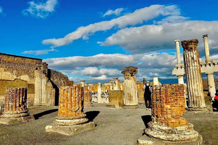 Rome Airport Transfer to Pompeii Tour to Amalfi, Ravello, Minori