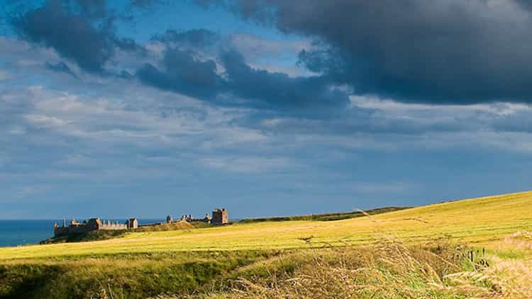 SC-ES Castles of Scotland: Glamis and Dunnottar - Spanish Tour Guide