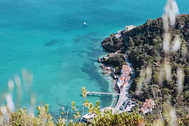 Arrábida & Sesimbra Private Day Trip from Lisbon – Wine Tasting & Secret Beaches