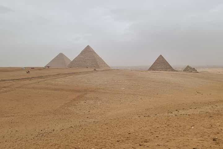 Giza Pyramids and Saqqara Full-Day Private Tour 