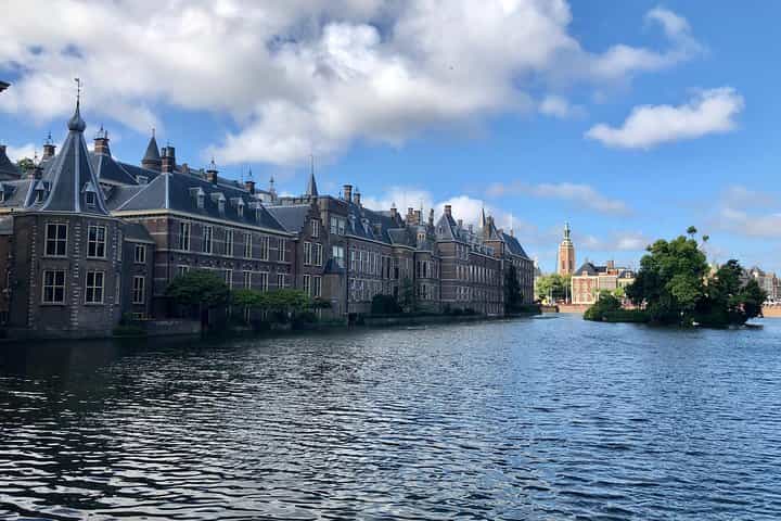Amsterdam & Schiphol Airport to The Hague Private Transfer